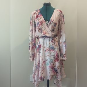 Gabby Skye Floral Sleeved Dress